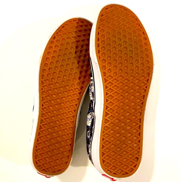 Men’s | Vans | Flash Skulls Classic Slip-On | Black/White/Blue | 11 - Picture 6 of 9